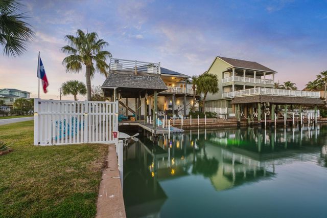 923 Short Reach Drive, Tiki Island, TX 77554