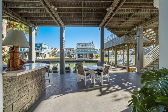 923 Short Reach Drive, Tiki Island, TX 77554