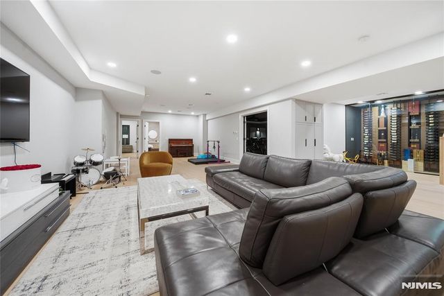 60 Anderson Avenue, Closter, NJ 07624