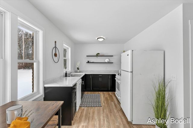 237 7 Mile Road, Comstock Park, MI 49321