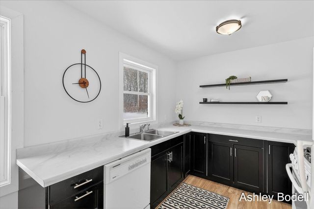 237 7 Mile Road, Comstock Park, MI 49321