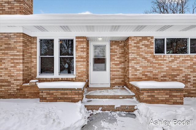 237 7 Mile Road, Comstock Park, MI 49321