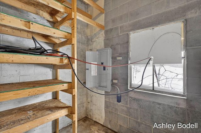 237 7 Mile Road, Comstock Park, MI 49321