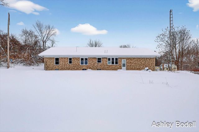 237 7 Mile Road, Comstock Park, MI 49321