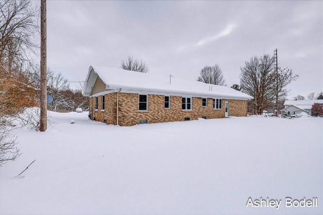 237 7 Mile Road, Comstock Park, MI 49321