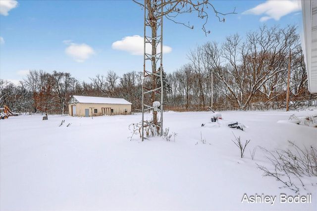 237 7 Mile Road, Comstock Park, MI 49321