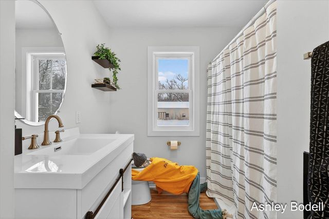 237 7 Mile Road, Comstock Park, MI 49321