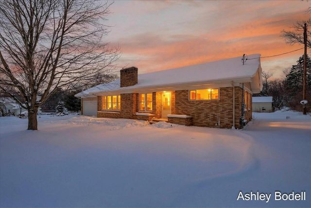 237 7 Mile Road, Comstock Park, MI 49321