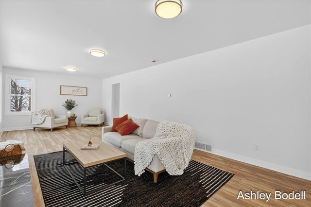 237 7 Mile Road, Comstock Park, MI 49321