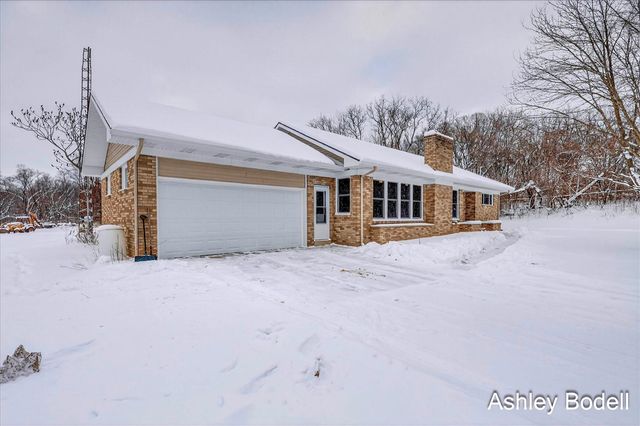 237 7 Mile Road, Comstock Park, MI 49321