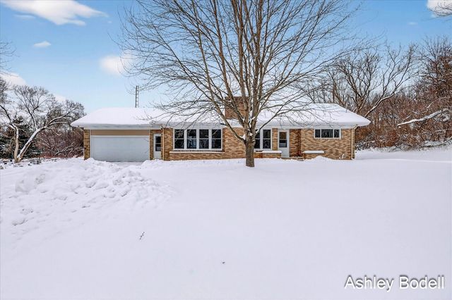 237 7 Mile Road, Comstock Park, MI 49321