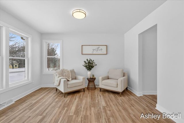 237 7 Mile Road, Comstock Park, MI 49321