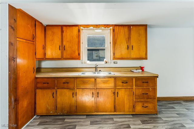 180 Poland Avenue, Struthers, OH 44471