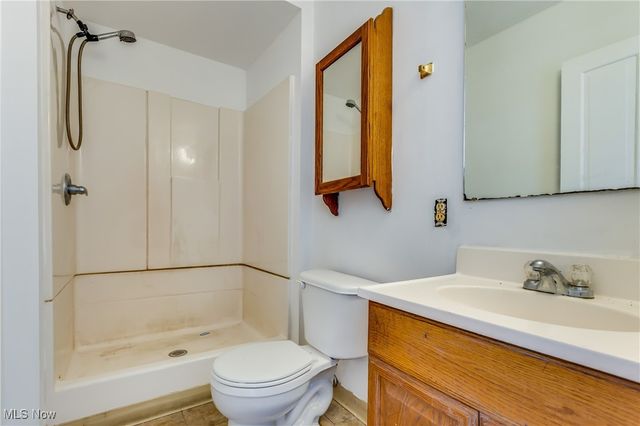 180 Poland Avenue, Struthers, OH 44471