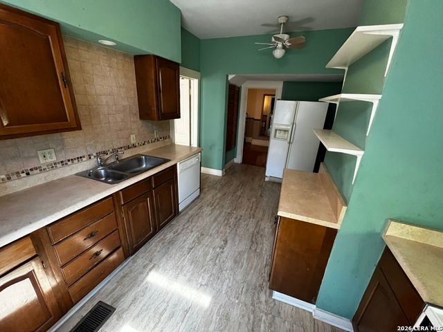 134 W AGARITA AVE, San Antonio, TX 78212