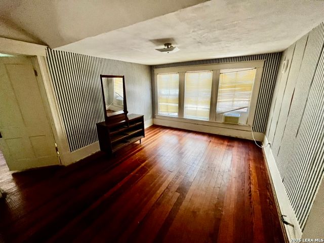 134 W AGARITA AVE, San Antonio, TX 78212