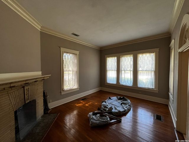 134 W AGARITA AVE, San Antonio, TX 78212
