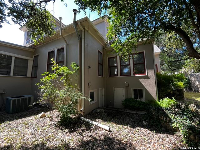 134 W AGARITA AVE, San Antonio, TX 78212