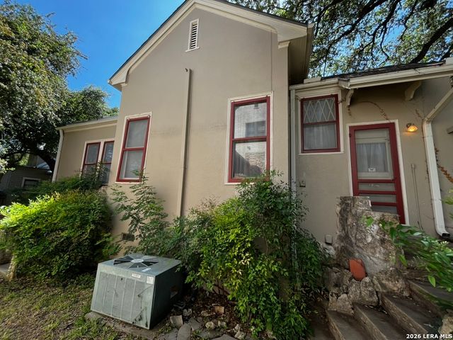 134 W AGARITA AVE, San Antonio, TX 78212