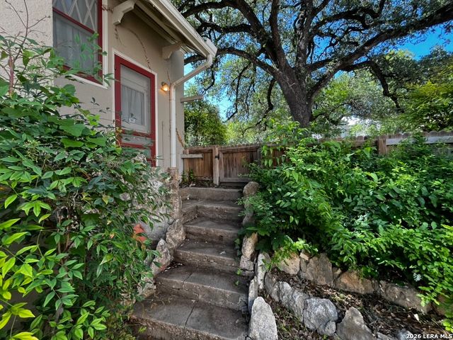 134 W AGARITA AVE, San Antonio, TX 78212