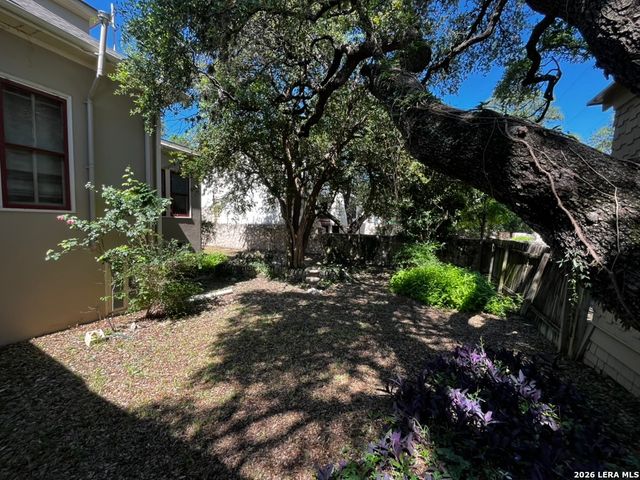 134 W AGARITA AVE, San Antonio, TX 78212