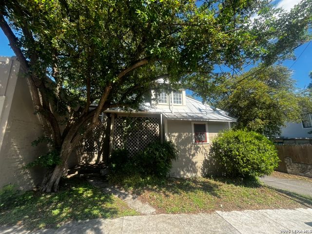 134 W AGARITA AVE, San Antonio, TX 78212