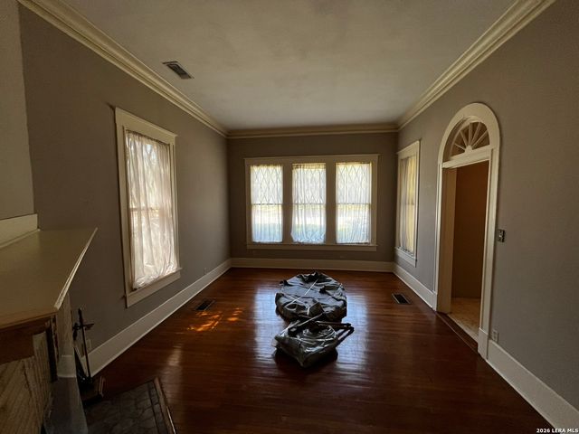 134 W AGARITA AVE, San Antonio, TX 78212