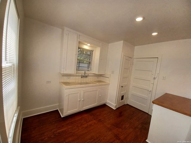 134 W AGARITA AVE, San Antonio, TX 78212