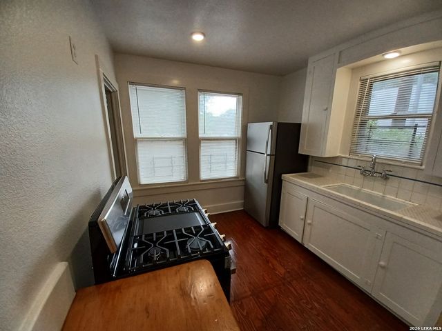 134 W AGARITA AVE, San Antonio, TX 78212