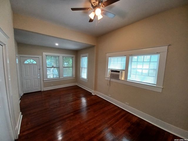 134 W AGARITA AVE, San Antonio, TX 78212