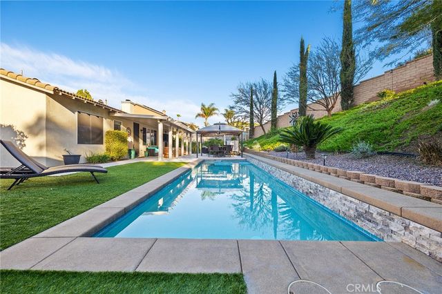 32143 Daisy Drive, Winchester, CA 92596