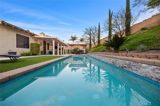 32143 Daisy Drive, Winchester, CA 92596