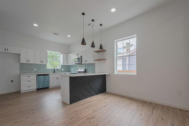 1014 13th Street, Galveston, TX 77550