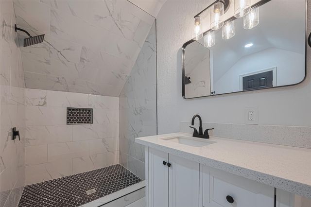 1014 13th Street, Galveston, TX 77550