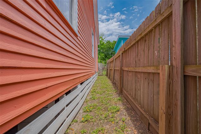 1014 13th Street, Galveston, TX 77550