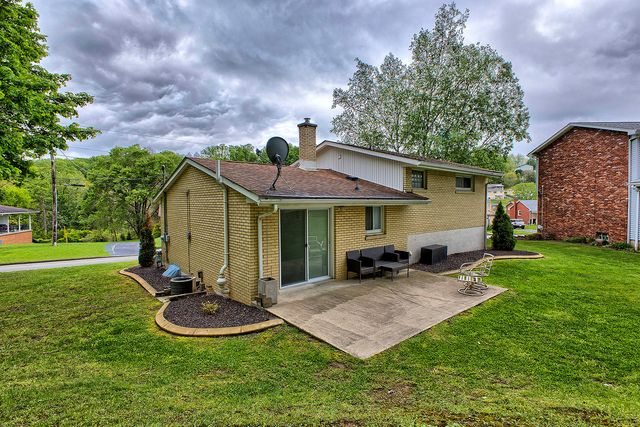56 Meadowbrook Avenue, City Of Greensburg, PA 15601
