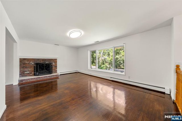 356 Allendale Avenue, Allendale, NJ 07401