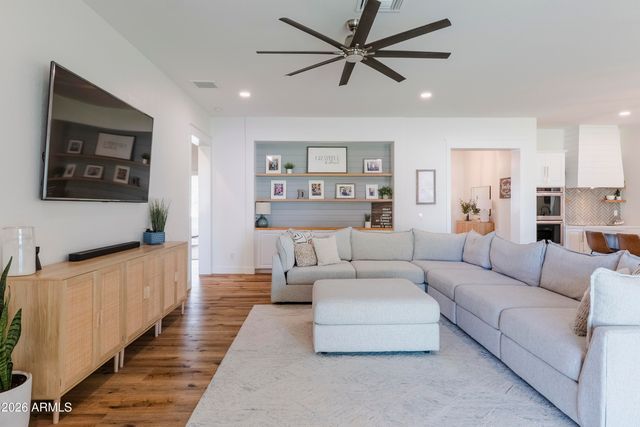 2090 E MELROSE Street, Gilbert, AZ 85297