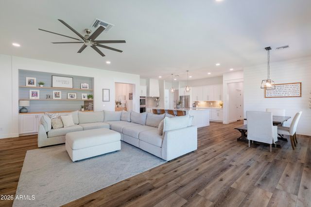 2090 E MELROSE Street, Gilbert, AZ 85297