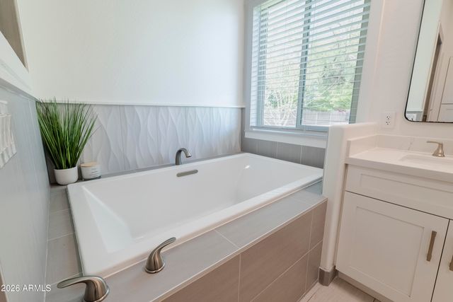 2090 E MELROSE Street, Gilbert, AZ 85297