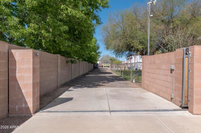 2090 E MELROSE Street, Gilbert, AZ 85297