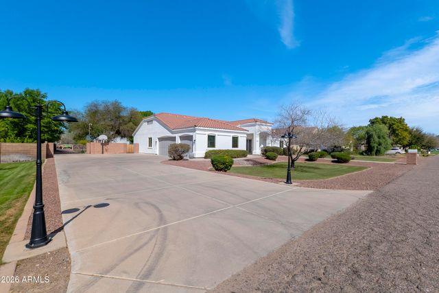 2090 E MELROSE Street, Gilbert, AZ 85297