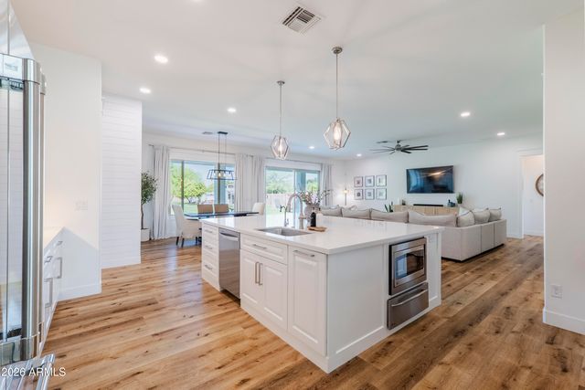 2090 E MELROSE Street, Gilbert, AZ 85297