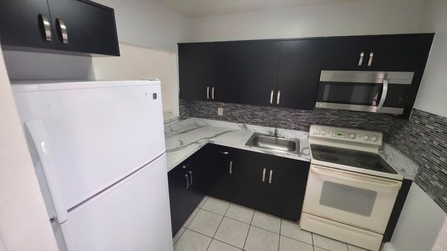 2252 NW 183th Street 1, Miami Gardens, FL 33056