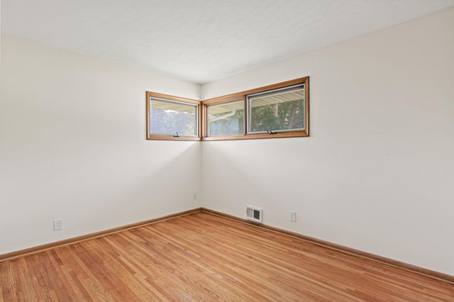 1640 7th Street NW, New Brighton, MN 55112