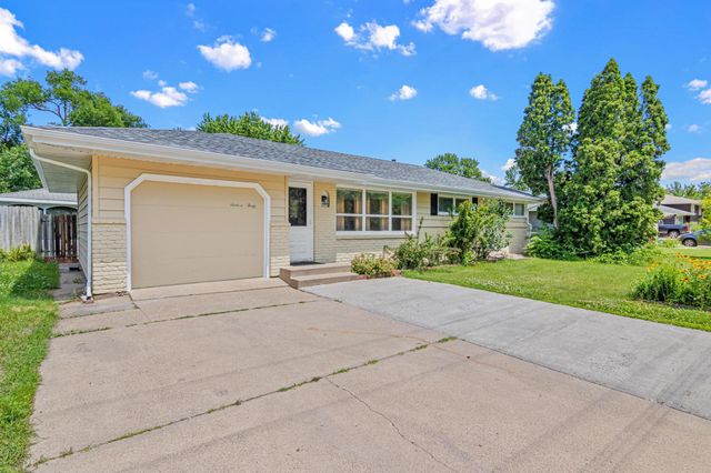 1640 7th Street NW, New Brighton, MN 55112