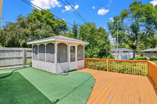 1640 7th Street NW, New Brighton, MN 55112