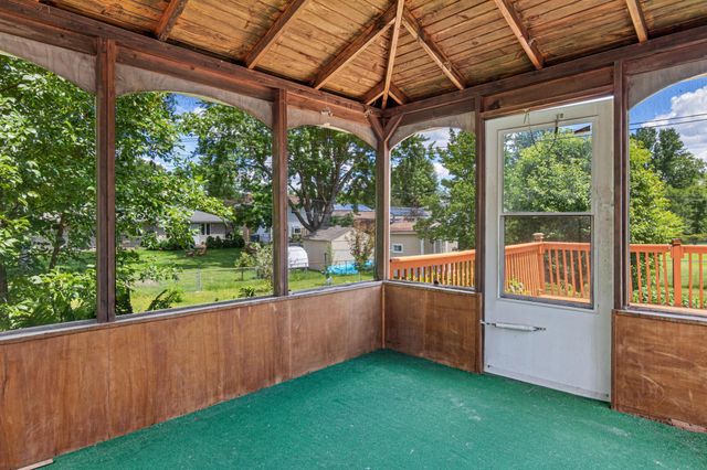 1640 7th Street NW, New Brighton, MN 55112