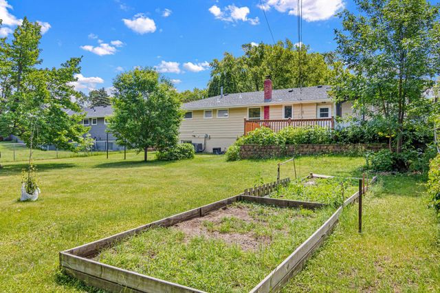 1640 7th Street NW, New Brighton, MN 55112