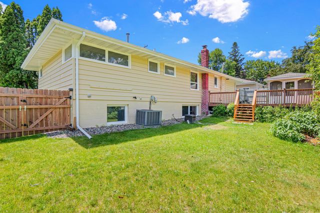 1640 7th Street NW, New Brighton, MN 55112